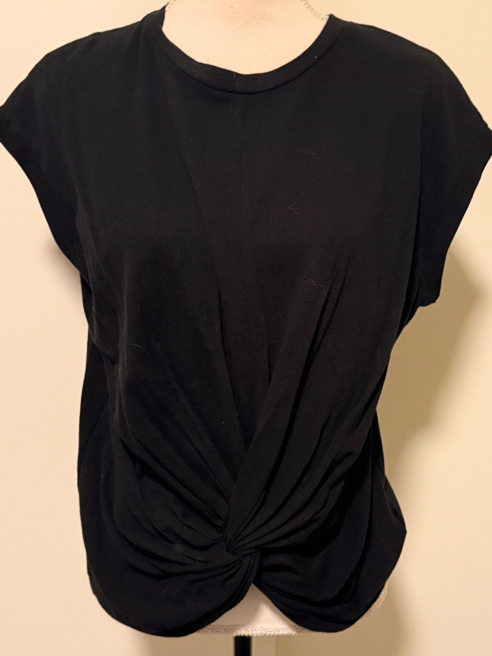 Cloth By Design Twist Knot Tee Size M
